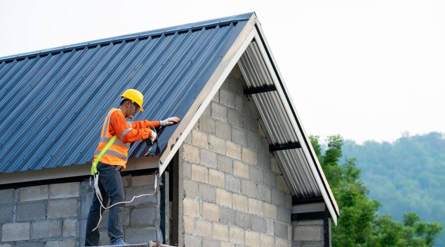 Expert Emergency Roof Repairs services in Lamont, MI